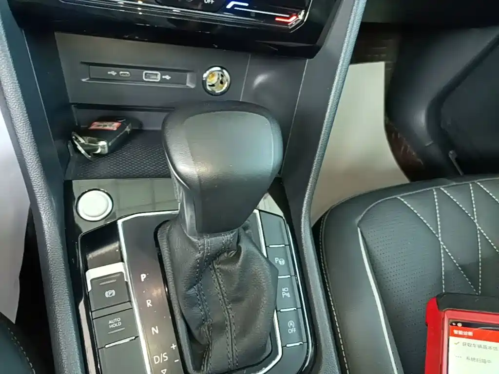 Volkswagen Tiguan L — фото 14
