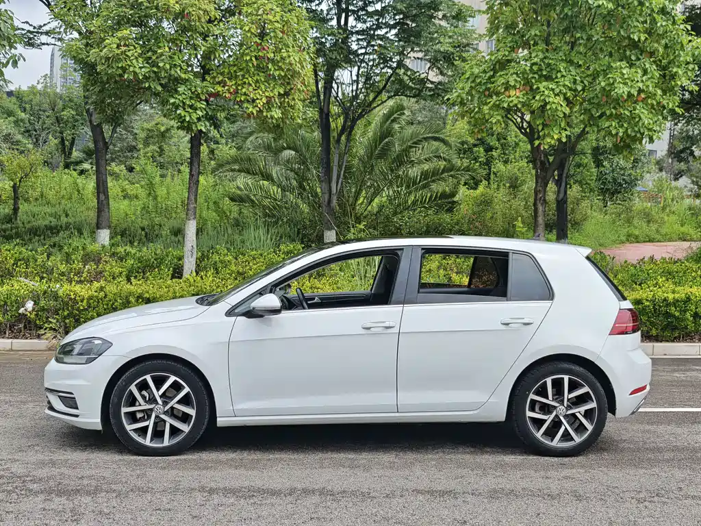 Volkswagen Golf — фото 14