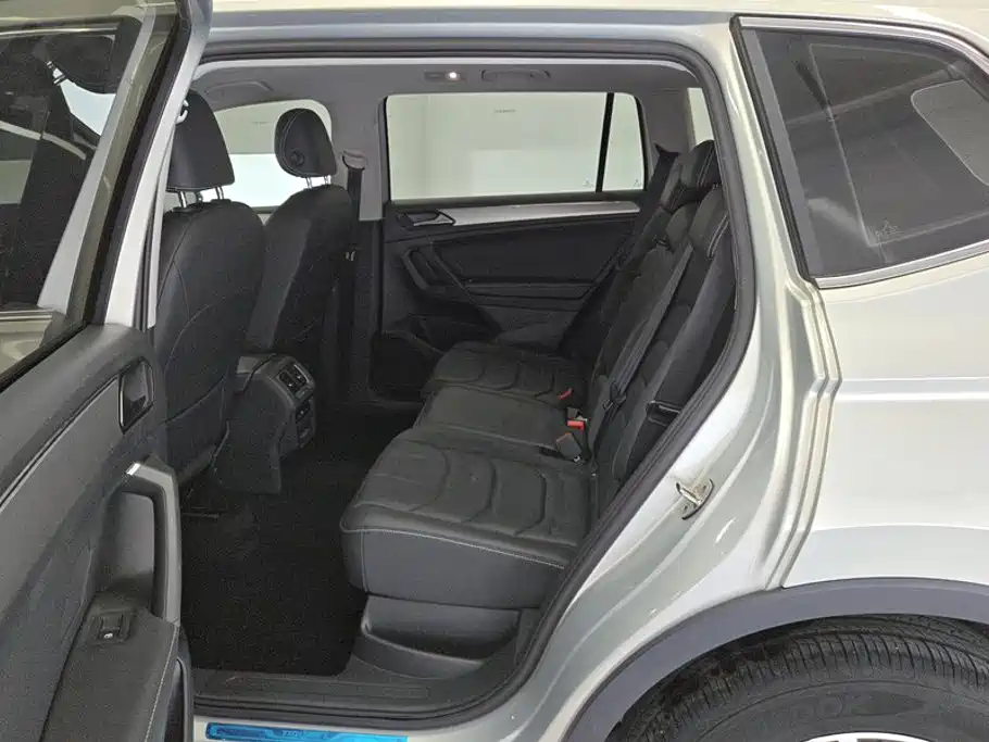 Volkswagen Tiguan L — фото 11