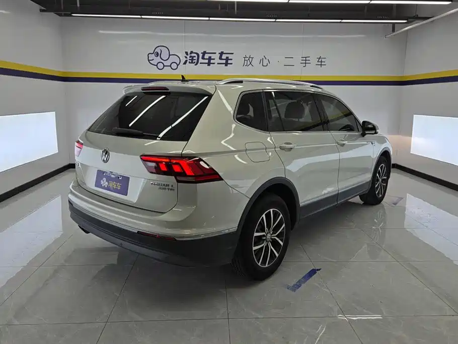 Volkswagen Tiguan L — фото 3