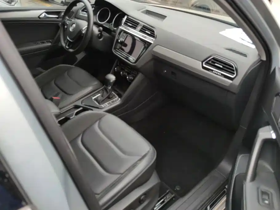 Volkswagen Tiguan L — фото 8