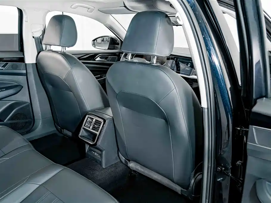 Volkswagen Passat — фото 19