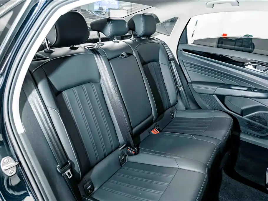 Volkswagen Passat — фото 21