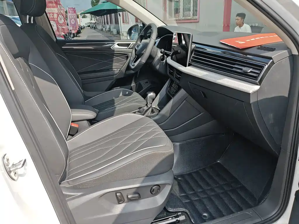 Volkswagen Tiguan L — фото 13