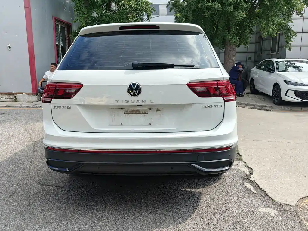 Volkswagen Tiguan L — фото 8