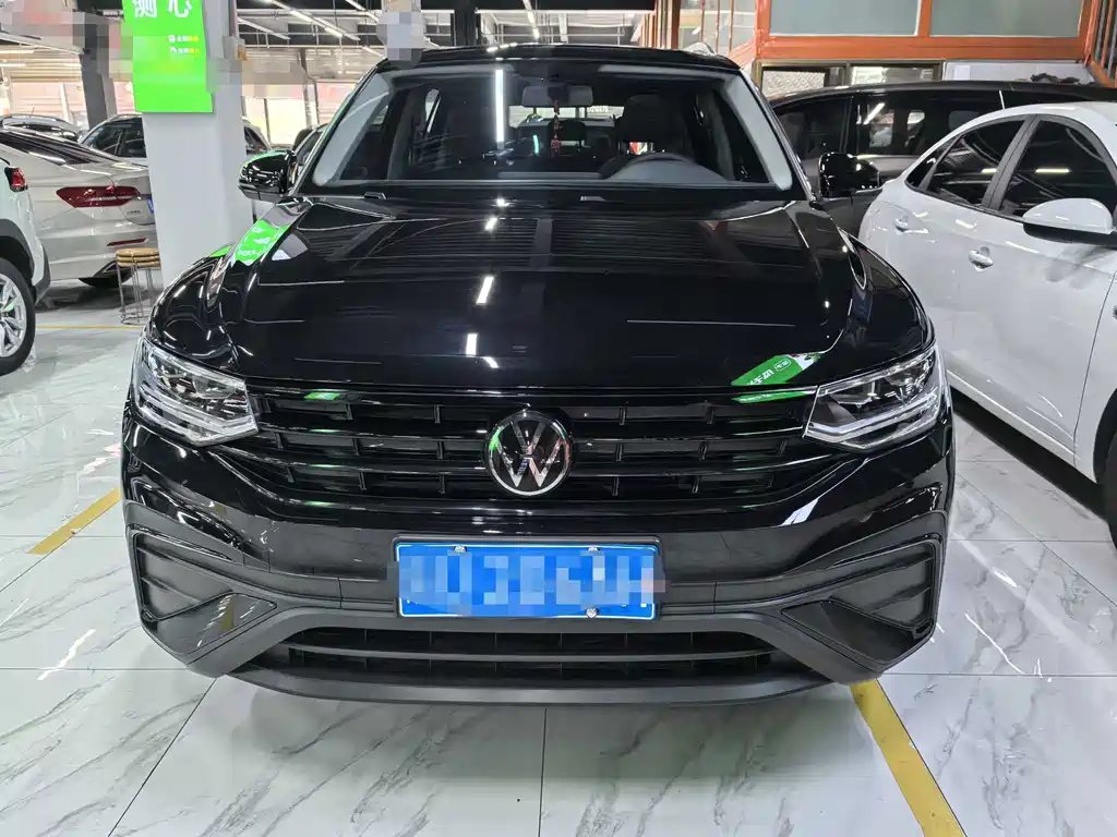 Volkswagen Tiguan L — фото 2