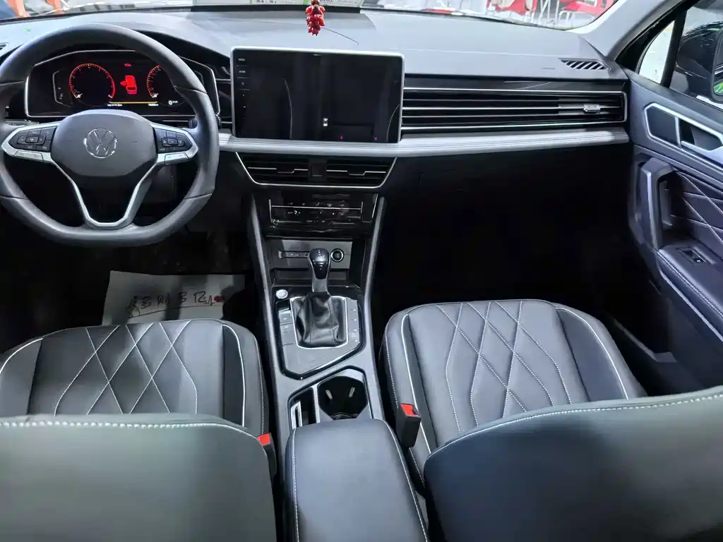Volkswagen Tiguan L — фото 8