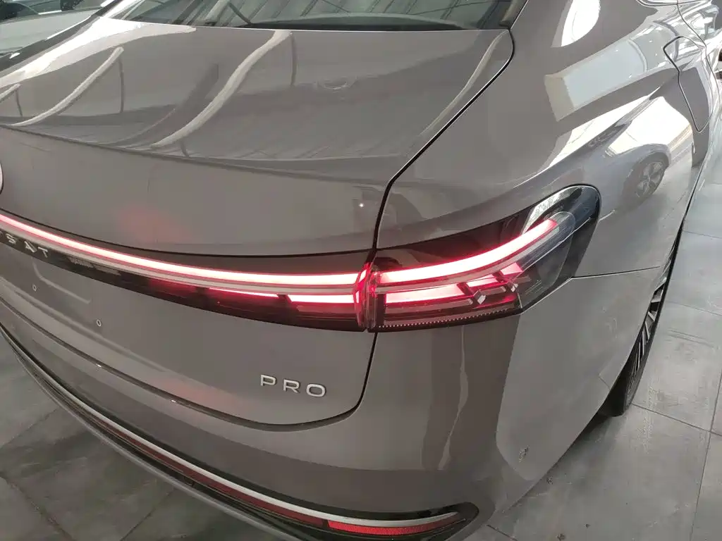 Volkswagen Passat — фото 24
