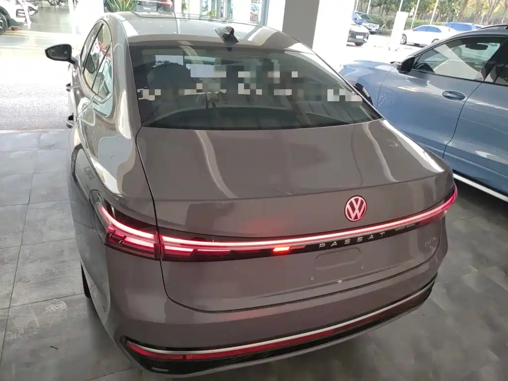 Volkswagen Passat — фото 4