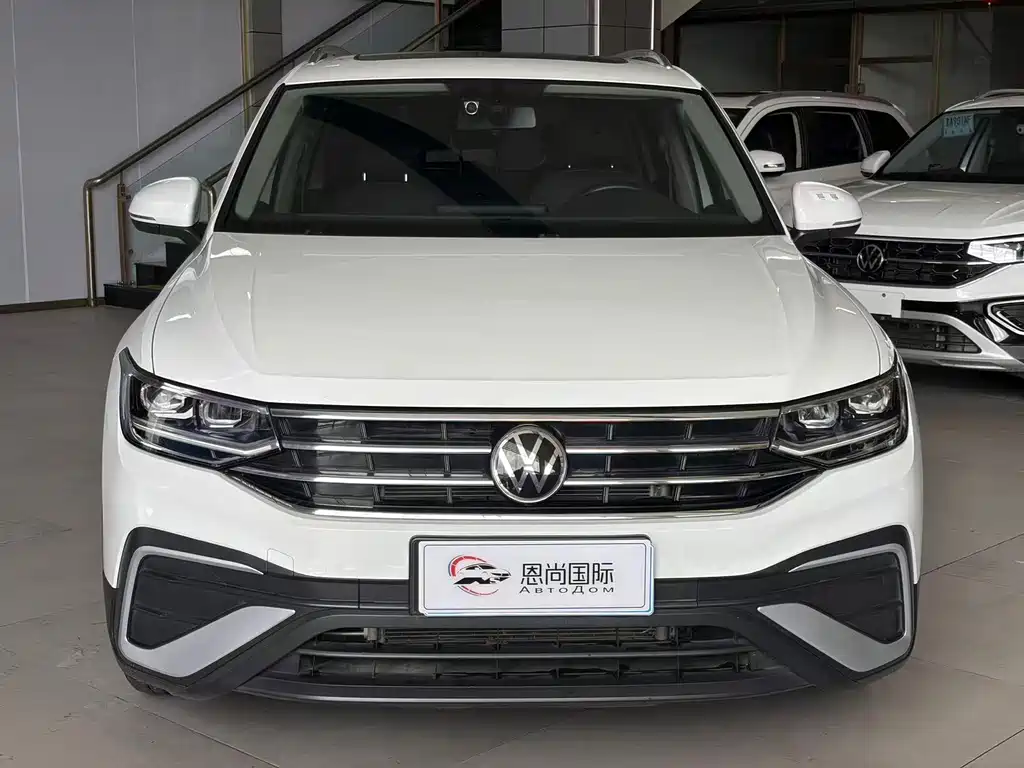 Volkswagen Tiguan L — фото 2