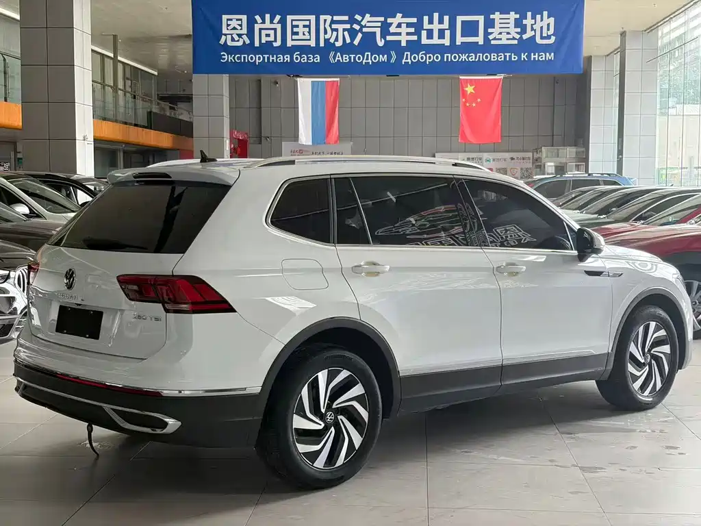 Volkswagen Tiguan L — фото 5