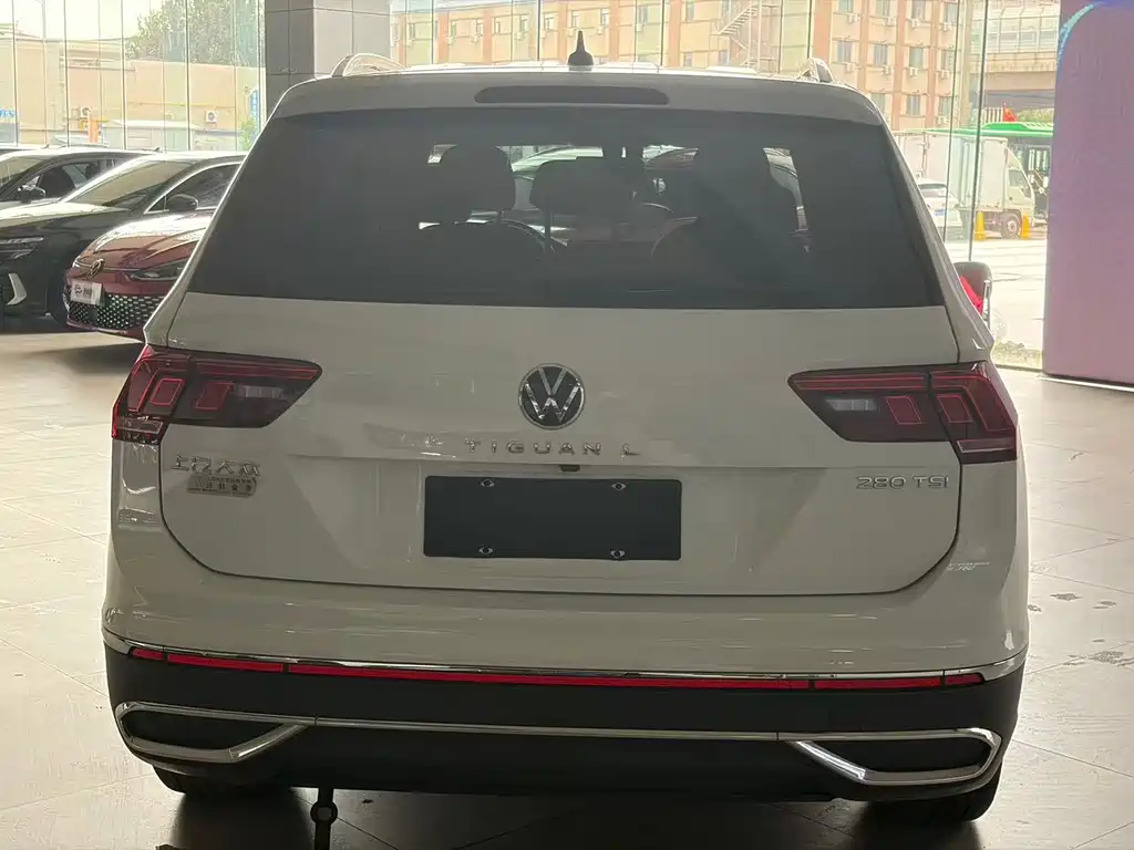 Volkswagen Tiguan L — фото 6