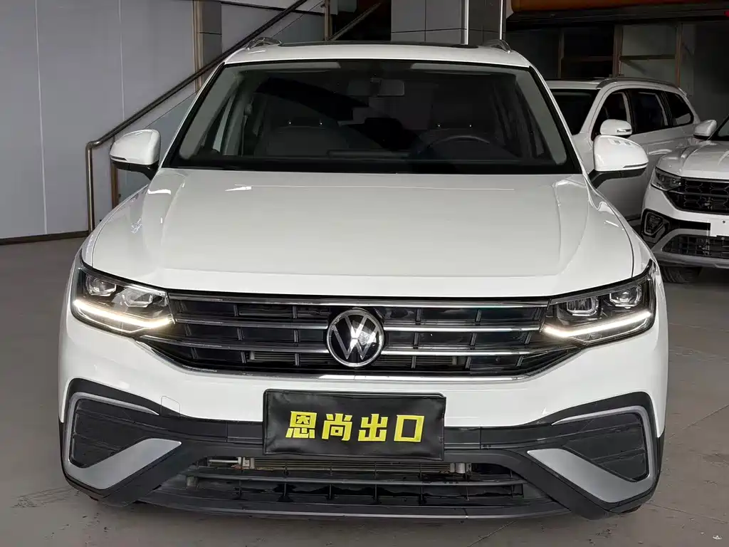 Volkswagen Tiguan L — фото 2