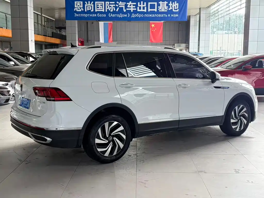 Volkswagen Tiguan L — фото 4
