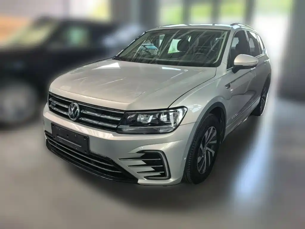 Volkswagen Tiguan L PHEV — фото 3