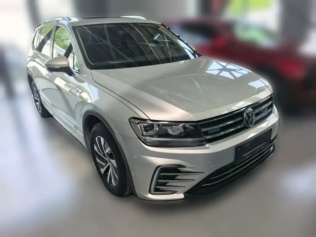 Volkswagen Tiguan L PHEV — фото 7