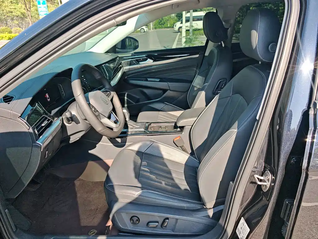 Volkswagen Passat — фото 17