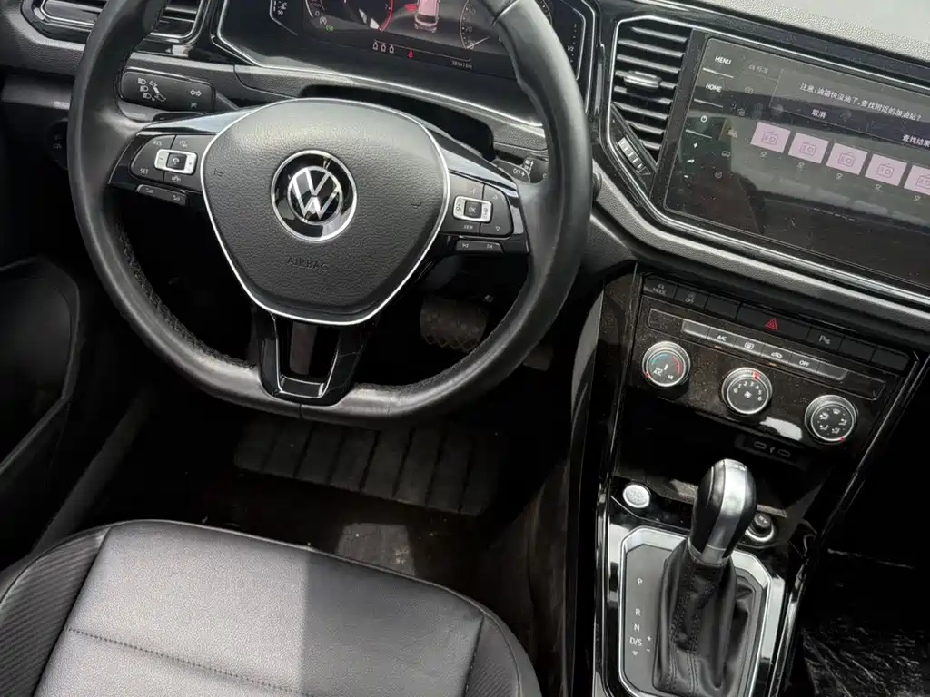 Volkswagen T-Roc — фото 13