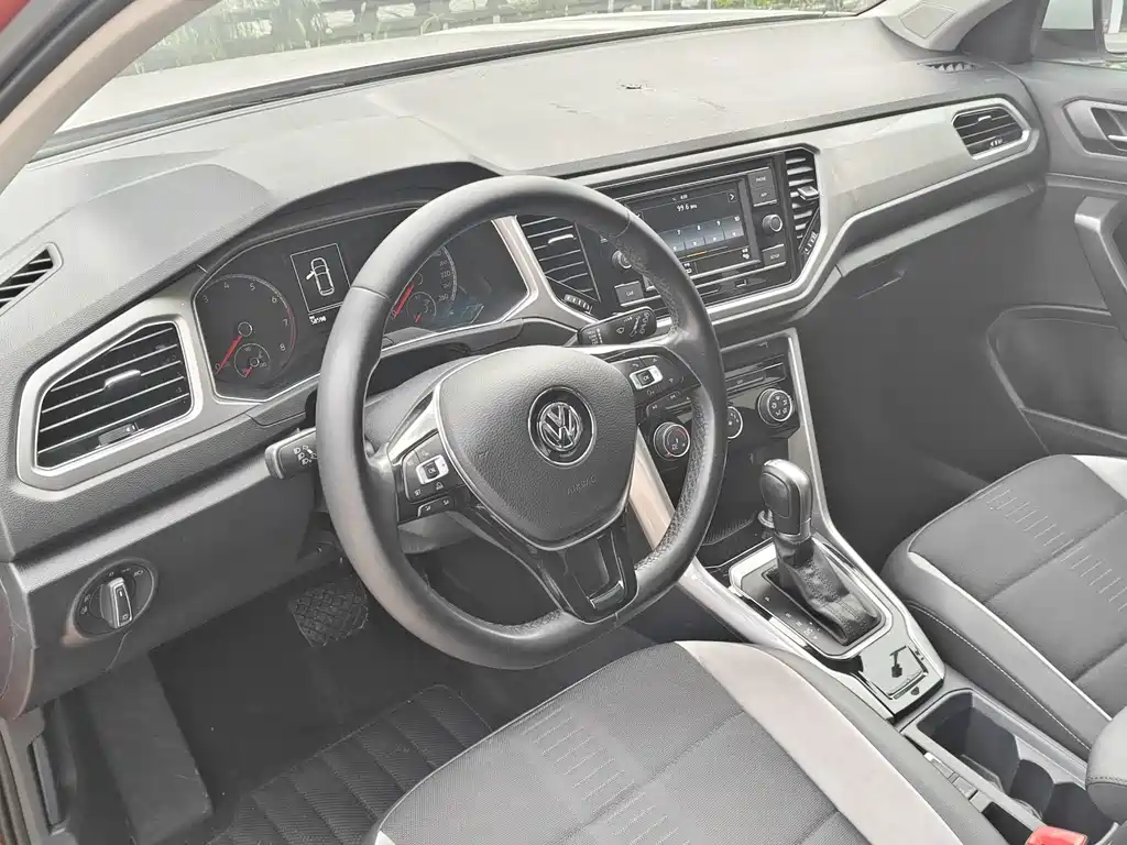 Volkswagen T-Roc — фото 3