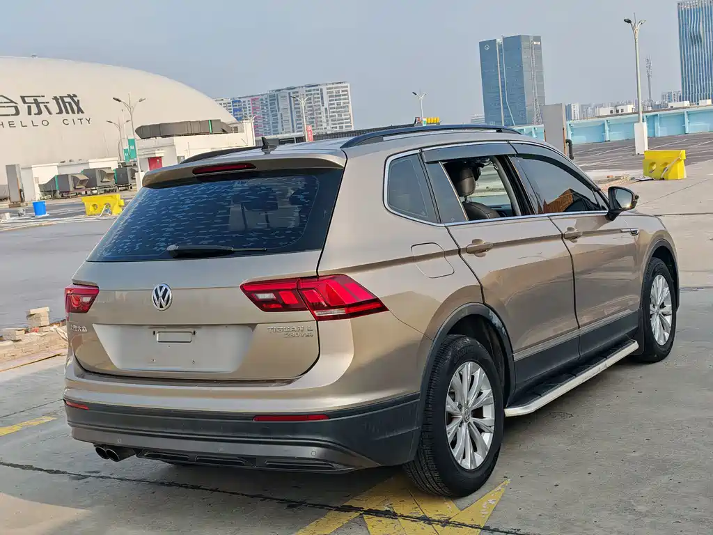 Volkswagen Tiguan L — фото 4