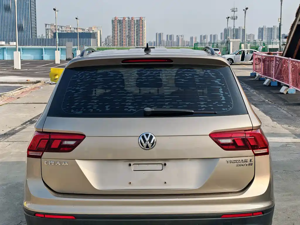 Volkswagen Tiguan L — фото 5