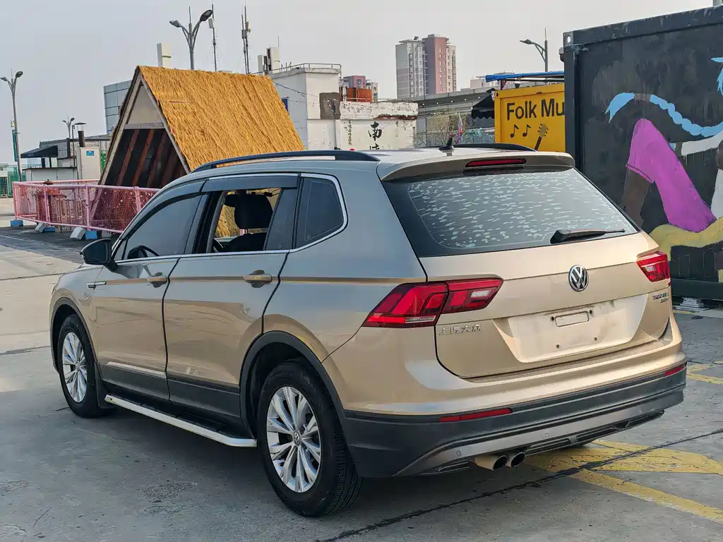Volkswagen Tiguan L — фото 6