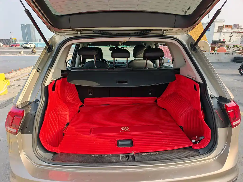 Volkswagen Tiguan L — фото 8