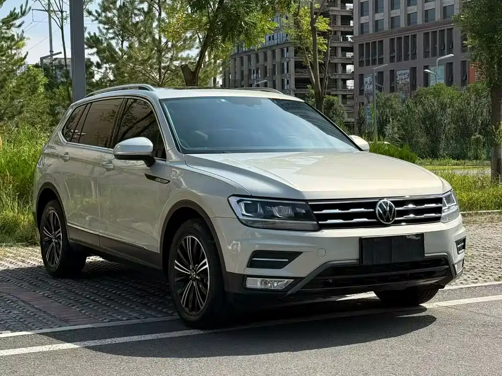 Volkswagen Tiguan L — фото 3
