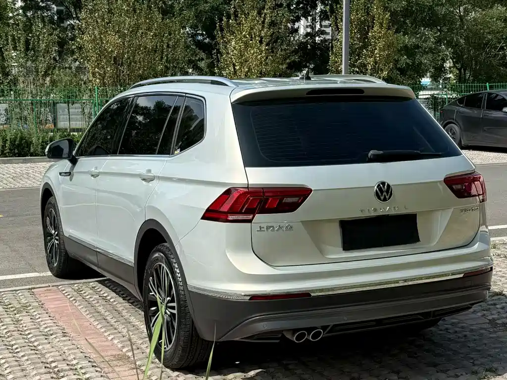 Volkswagen Tiguan L — фото 4
