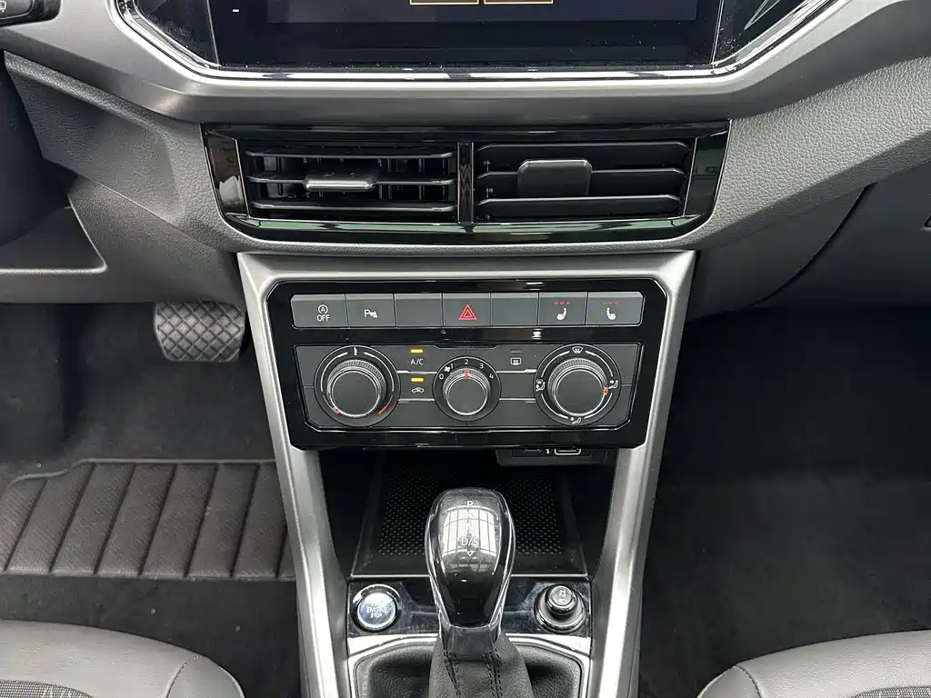 Volkswagen T-Cross — фото 14