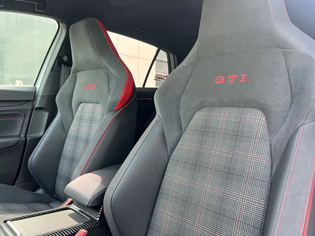 Volkswagen Golf GTI — фото 7