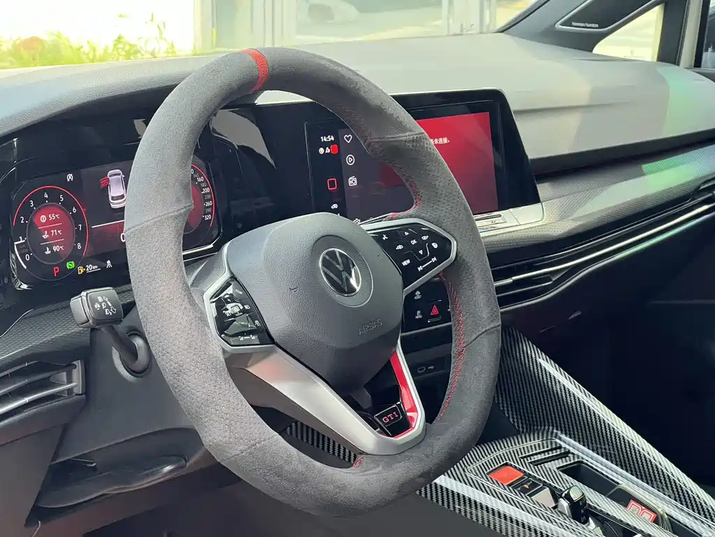 Volkswagen Golf GTI — фото 8