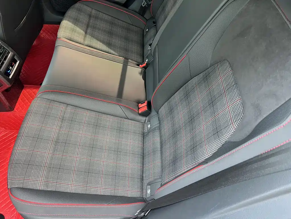 Volkswagen Golf GTI — фото 9