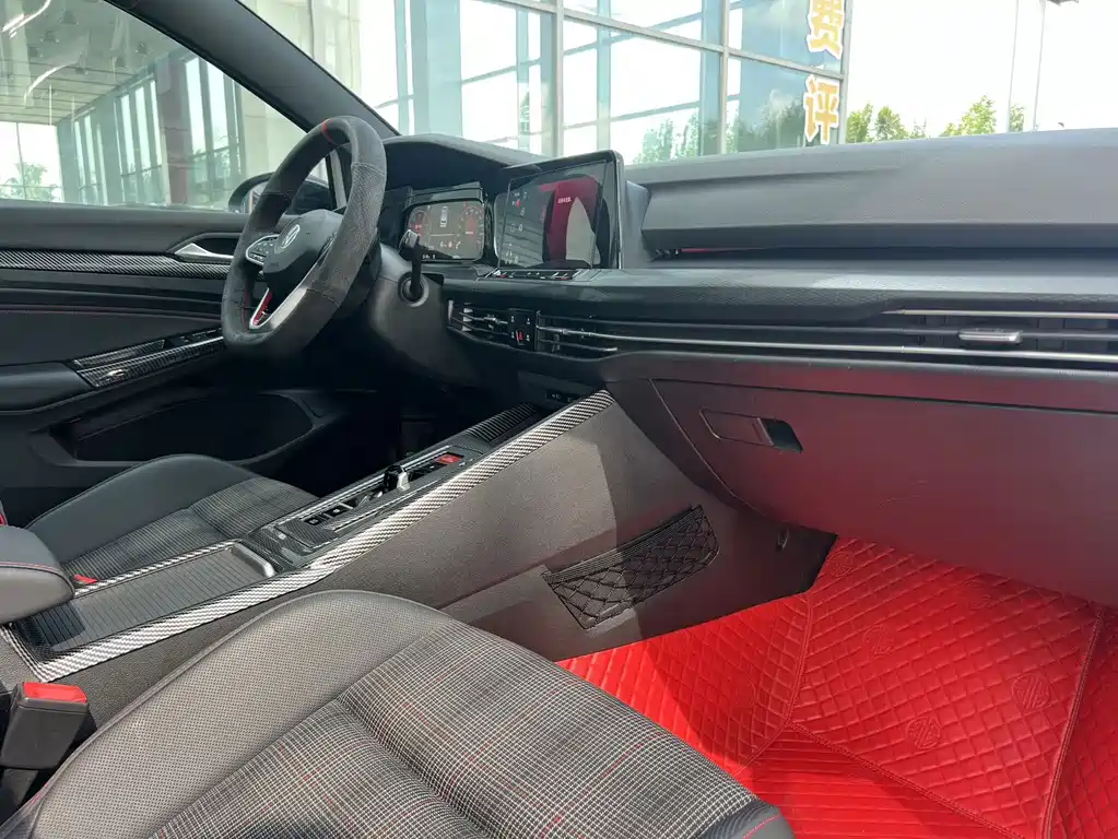 Volkswagen Golf GTI — фото 10