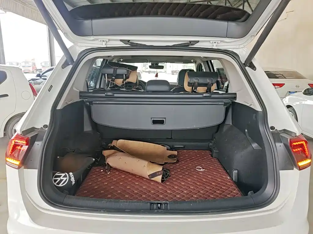 Volkswagen Tiguan L — фото 19