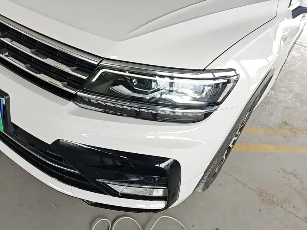 Volkswagen Tiguan L — фото 24