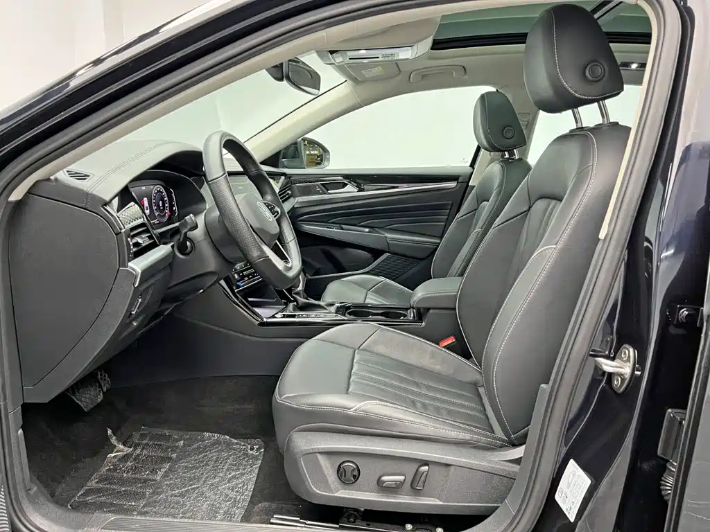 Volkswagen Passat — фото 14