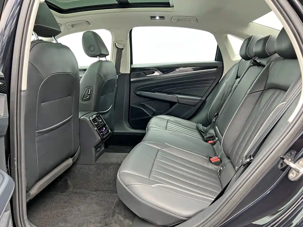 Volkswagen Passat — фото 15