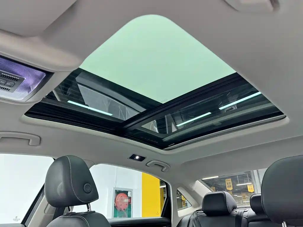 Volkswagen Passat — фото 16