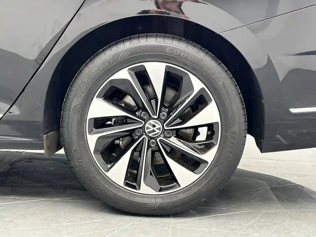 Volkswagen Passat — фото 24