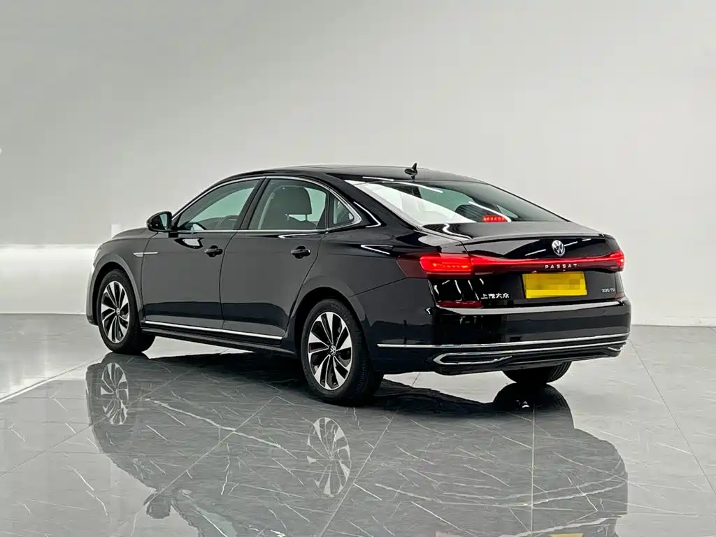 Volkswagen Passat — фото 4