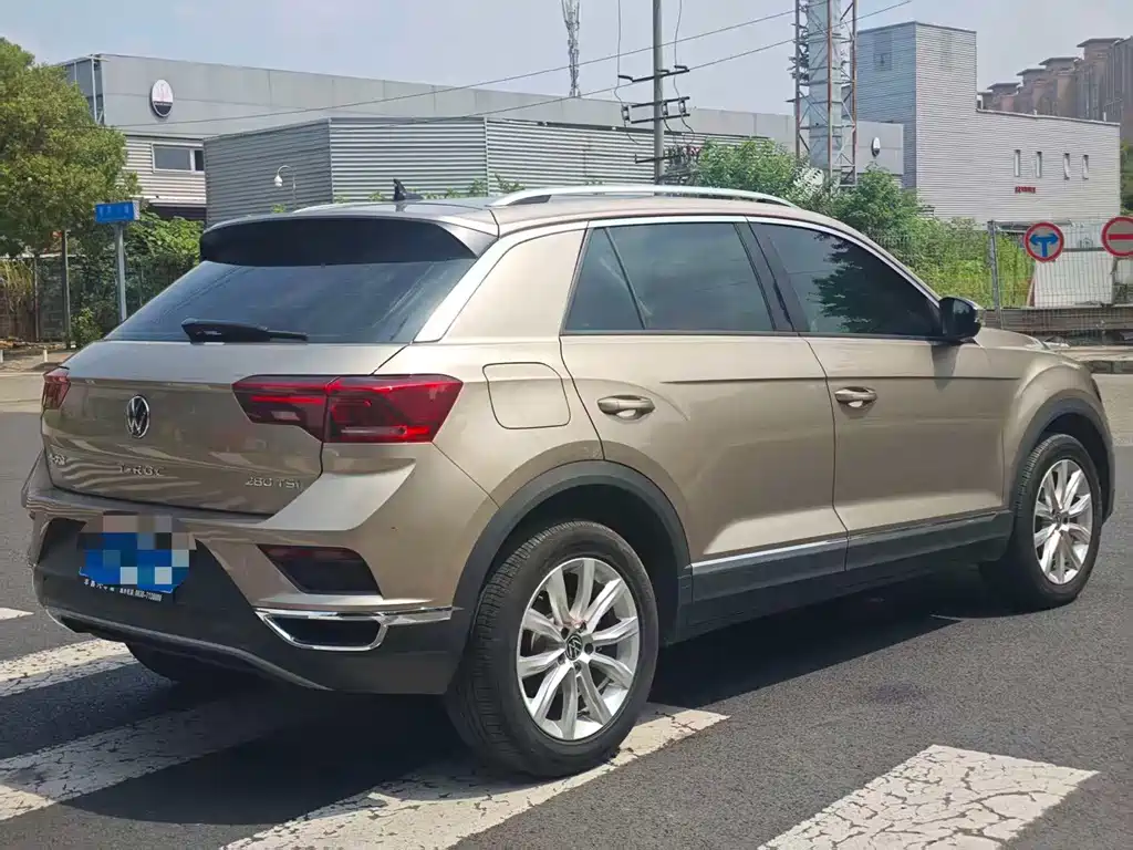 Volkswagen T-Roc — фото 5