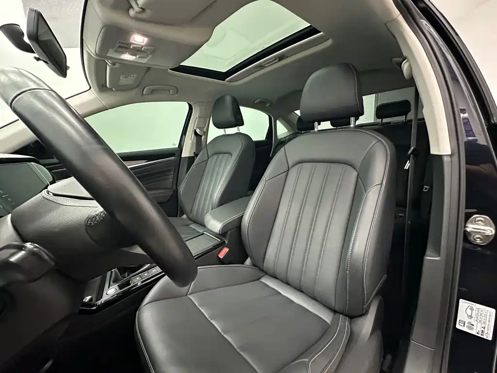 Volkswagen Passat — фото 13