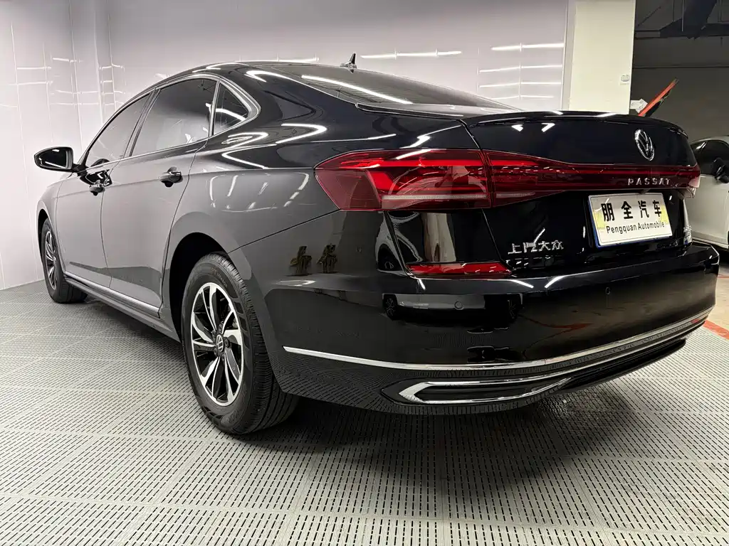 Volkswagen Passat — фото 17