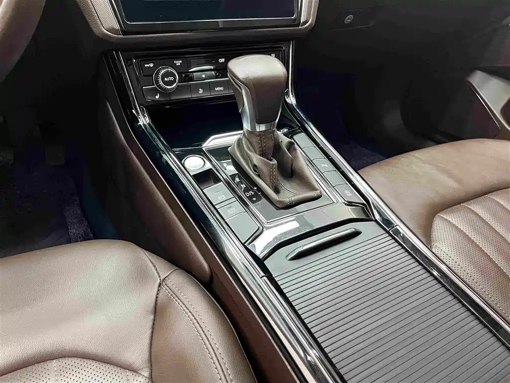 Volkswagen Phideon — фото 9