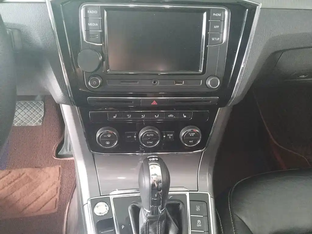 Volkswagen Passat — фото 8