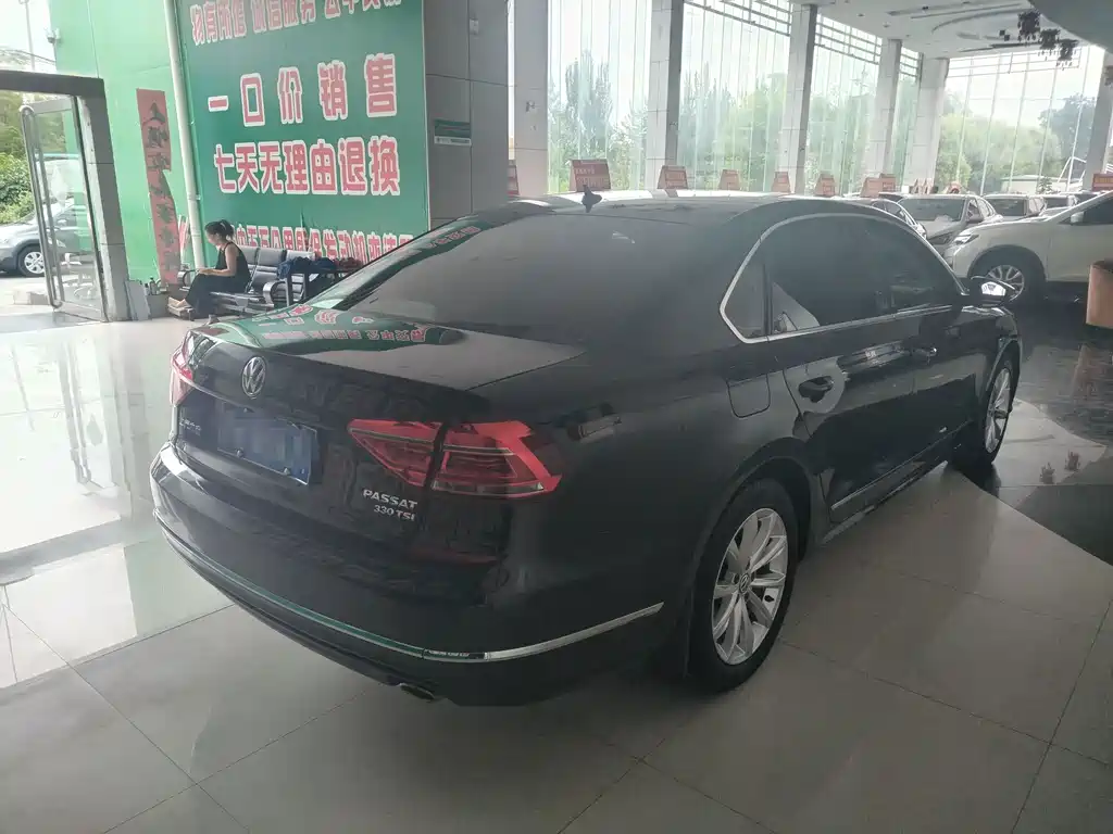 Volkswagen Passat — фото 10