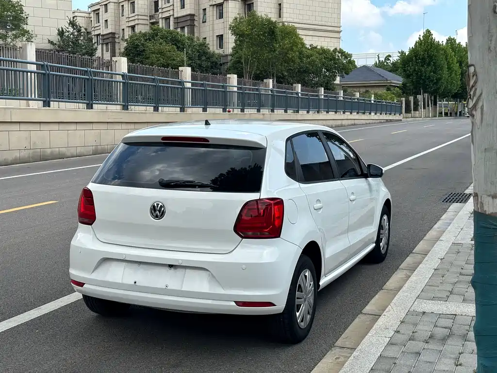 Volkswagen Polo — фото 7