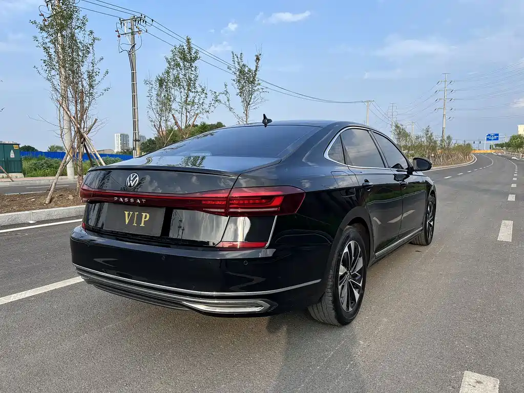 Volkswagen Passat — фото 6