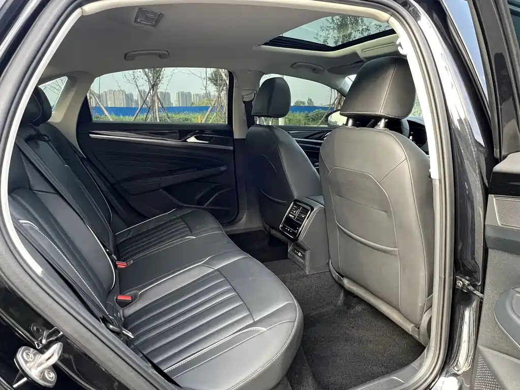Volkswagen Passat — фото 8